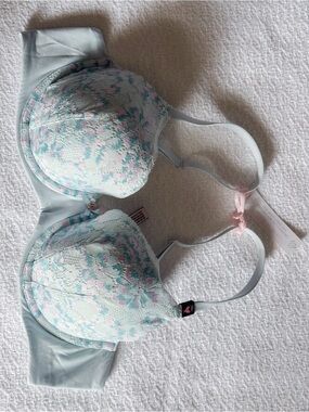 Victoria's Secret Body By Victoria Light Blue Floral Lace Lined Demi Bra NWT